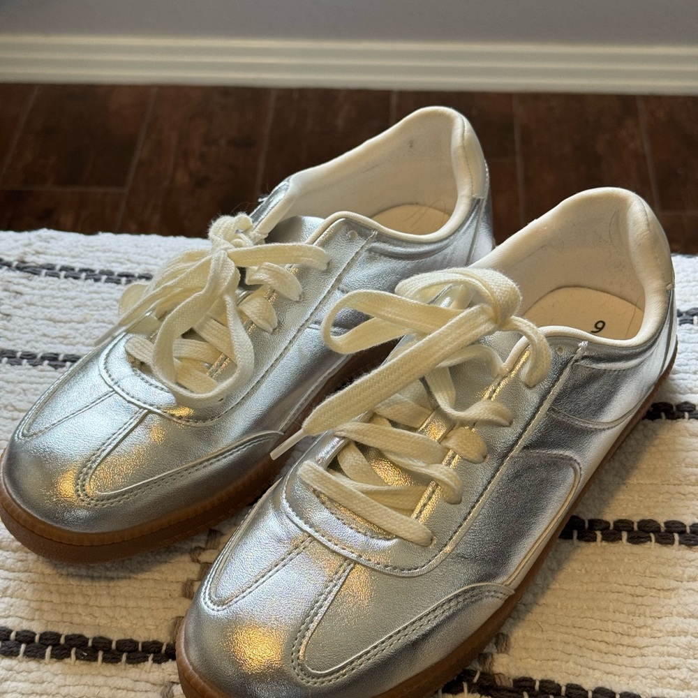 No Boundaries Silver Sneakers